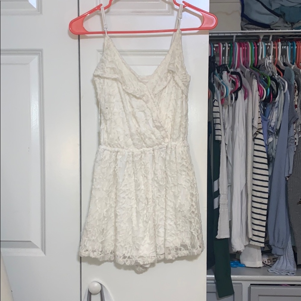 size XS romper Hollister